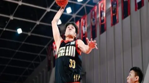 小学生游泳课提升技能，强身健体，筑牢防溺水防线