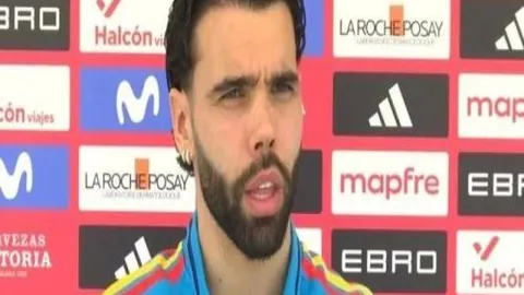 “阿森纳客场以3-1逆转宾福特，夺回英超积分榜第二位”